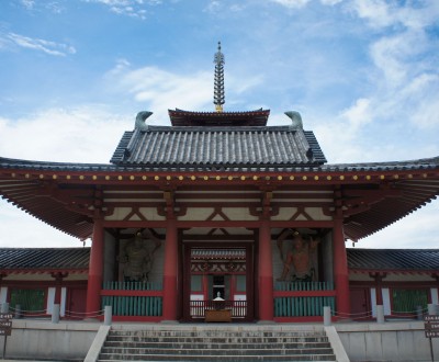 Shitenno-ji (Osaka), Porte Chumon de l'enceinte dédiée aux Quatre Rois Célestes