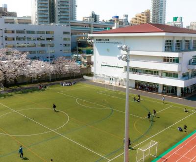 Lycée français international de Tokyo, terrains et installations sportives