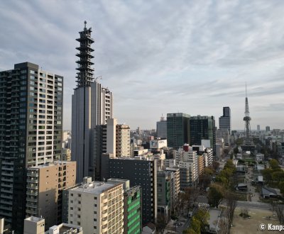 Sakae (Nagoya), vue aérienne par drone du parc Hisaya Odori et de la tour Mirai Tower