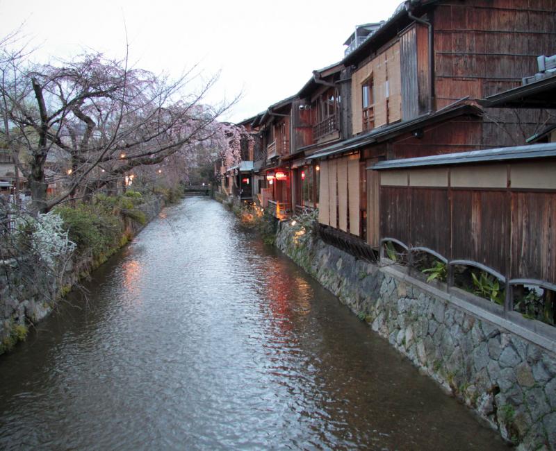 Gion (Kyoto), le long du canal Shirakawa 3 Gion (Kyoto), le long du canal Shirakawa 3