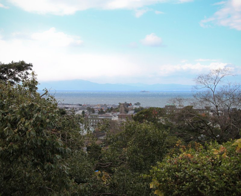 Hikone, Vue sur le lac Biwa depuis le château de Hikone Hikone, Vue sur le lac Biwa depuis le château de Hikone