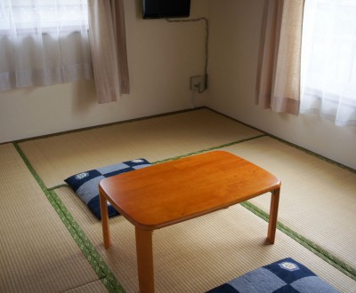 Happy Neko à Beppu, Salon dans un appartement 