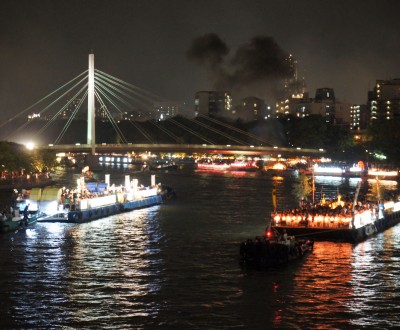 Tenjin Matsuri à Osaka, Parade nocturne en bateau