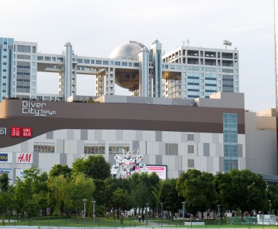 Odaiba, vue sur le Gundam, DiverCity Tokyo Plaza et Fuji TV