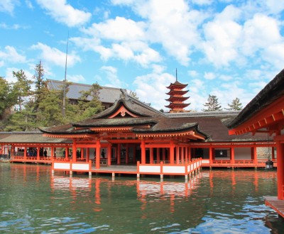 Itsukushima, vue du sanctuaire sur l'île de Miyajima