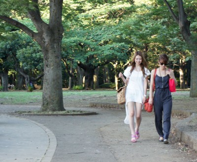 femme-japonaise-parc-yoyogi