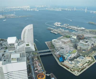 Landmark Tower (Yokohama), vue sur Minato Mirai et Cosmo World