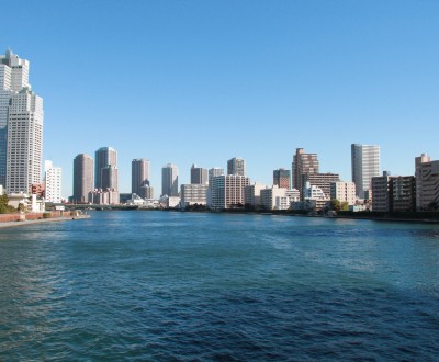 Tsukishima, vue sur les immeubles de l'île depuis la rivière Sumida