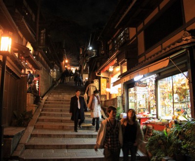 Allées Ninenzaka et Sannenzaka de nuit (Kyoto)