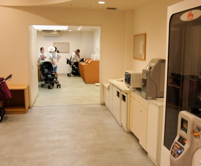Espace pour bébé dans un centre commercial au Japon (change et nourriture)
