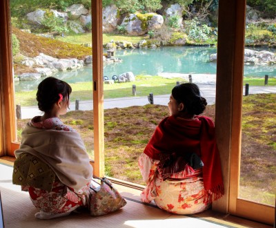 Shoren-in (Kyoto), Visiteuses en kimono traditionnel