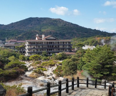 Unzen Jigoku (Kyushu), Vue sur les enfers et le village thermal