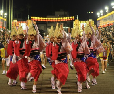 Festival Awa-odori à Tokushima (Shikoku), Groupe de danseuses