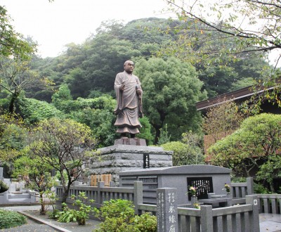Myohon-ji (Kamakura), Statue de Nichiren