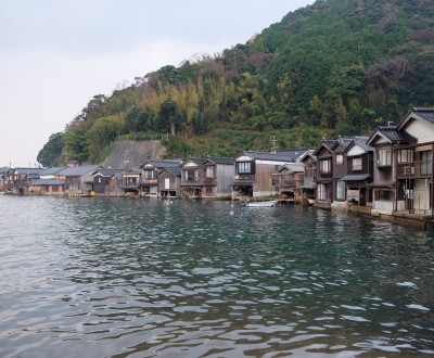 Ine (Kyoto), vue sur le village de pêcheurs au bord de l'eau
