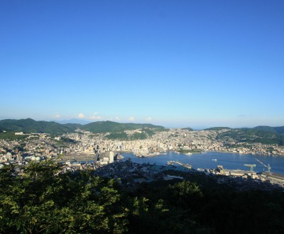 Vue sur le port de Nagasaki depuis le mont Inasa