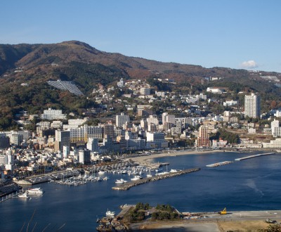 Atami, Vue sur la ville et sa marina