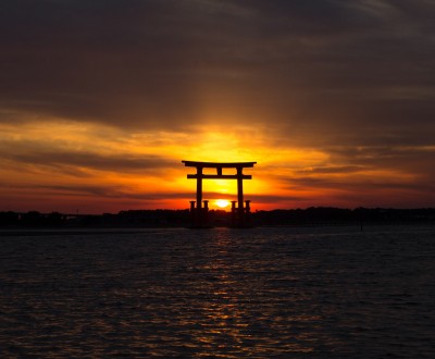 Coucher de soleil sur torii de Bentenjima