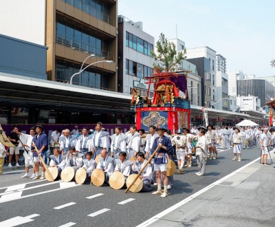 Défilé de chars au Gion Matsuri de Kyoto