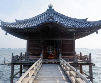 Pavillon flottant Ukimido du Mangetsu-ji à Otsu