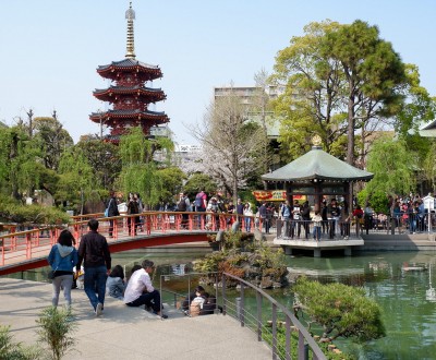 Temple Kawasaki Daishi pendant le Kanamara Matsuri en avril