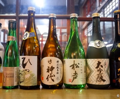 Bouteilles de saké Hideyoshi de la fabrique Suzuki (Akita)