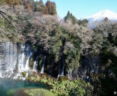 Chutes d'eau de Shiraito, panorama en hauteur avec vue sur le Mont Fuji