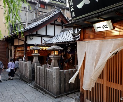 Vue du temple Hozen-ji à Hozen-ji Yokocho, Osaka