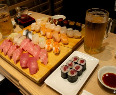 Sushiya Ginzo Kitte (Tokyo), plats de sushi et maki