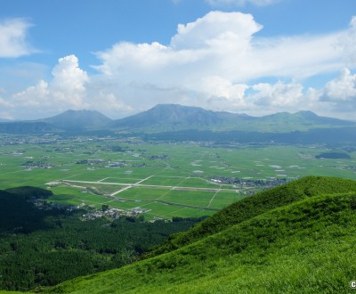 Daikanbo, vue sur les 5 pics du Mont Aso formant un Bouddha couché