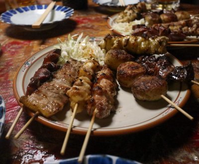 Izakaya Tough (Sasebo), assiette de brochettes Yakitori