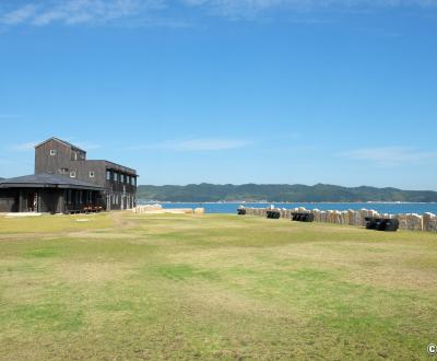 Inujima, vue sur le bâtiment d'accueil pour les visiteurs