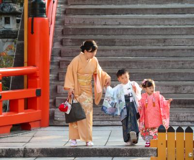 Sumiyoshi Taisha (Osaka), famille japonaise qui célèbre Shichi-Go-San en novembre