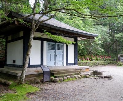 Abysse de Kanmangafuchi (Nikko), pavillon principal du temple Jiun-ji