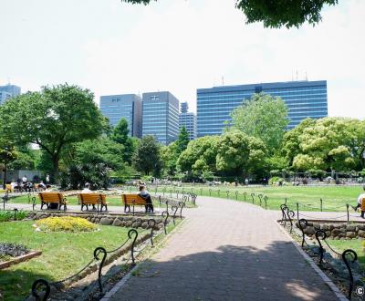Parc Hibiya (Tokyo), allée du jardin public au printemps
