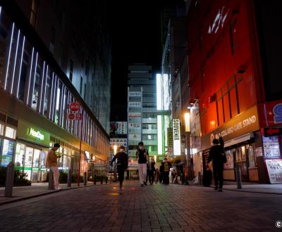 Tokyo dans le noir sous état d'urgence, Akihabara Tokyo dans le noir sous état d'urgence, Akihabara