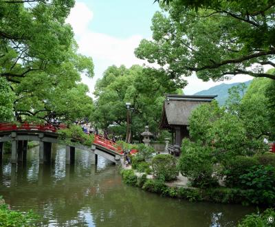 Dazaifu Tenman-gu, pont en arc Taiko-bashi à l'entrée du sanctuaire