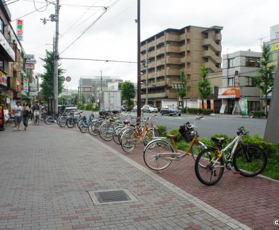 Kyoto, vélos garés sur le trottoir