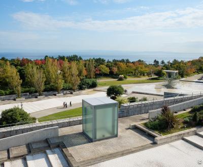 Awaji Yumebutai, vue sur le complexe architectural au bord de la baie d'Osaka