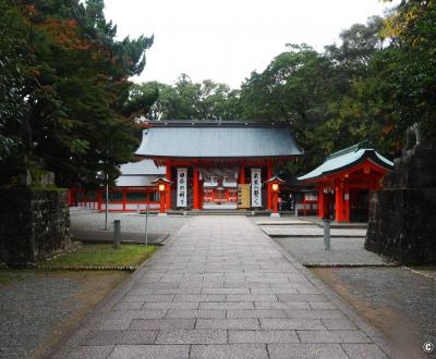 Kumano Hayatama Taisha, porte principale Shinmon et accès à l'enceinte sacrée du sanctuaire