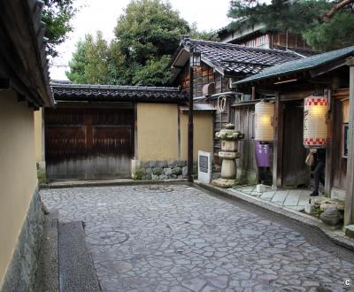 Nagamachi (Kanazawa), rue traditionnelle du quartier des samouraïs et boutique de porcelaine Kaburaki Kutani