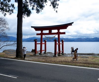 Lac Tazawa-ko (Akita), Torii du sanctuaire Goza-no-ishi