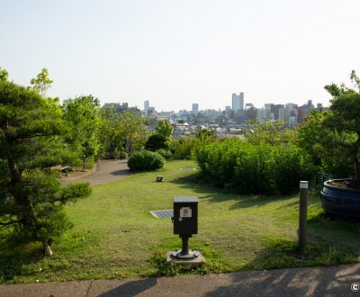 Meguro Sky Garden (Tokyo), vue sur les immeubles de Tokyo depuis le parc