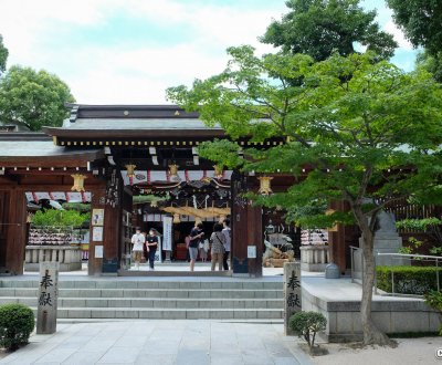 Kushida-jinja (Fukuoka), vue sur l'esplanade principale du sanctuaire