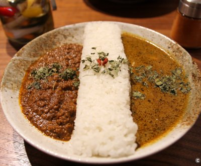 Spice Curry Shinkai (Toranomon, Tokyo), assiette double curry au porc poivre rouge et de style sri-lankais