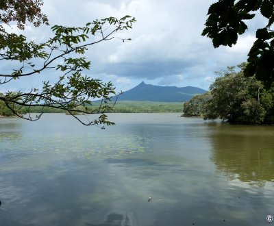 Parc d'Onuma (Hokkaido), vue sur le lac Onuma et le mont Komagatake