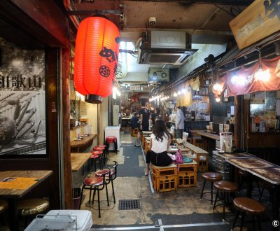 Ebisu Yokocho (Shibuya), bars Izakaya en début de soirée