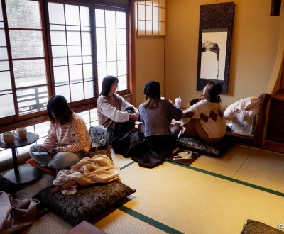 Starbucks Kyoto Ninenzaka Yasaka Chaya, salon en tatami pour consommer sur place