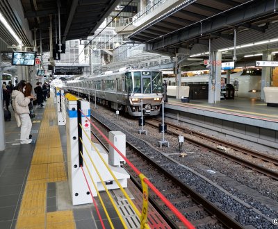 Gare JR d'Osaka, quai du train local JR pour Kyoto