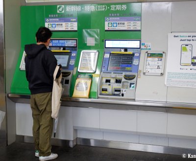 Bornes automatiques en gare dédiées aux billets de trains et titres de transports